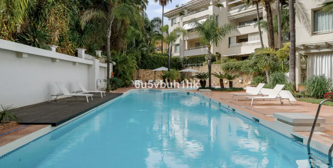 Venta de apartamento en planta media en El Retiro de Nagueles 35