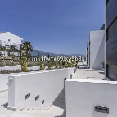 Long-term rent of middle floor apartment in Estepona