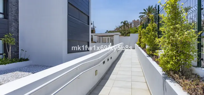 Long-term rent of middle floor apartment in Estepona 4