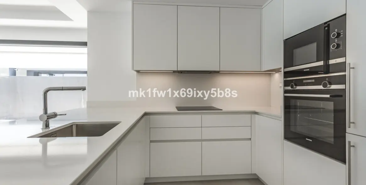 Alquiler a largo plazo de apartamento en planta media en Estepona 7