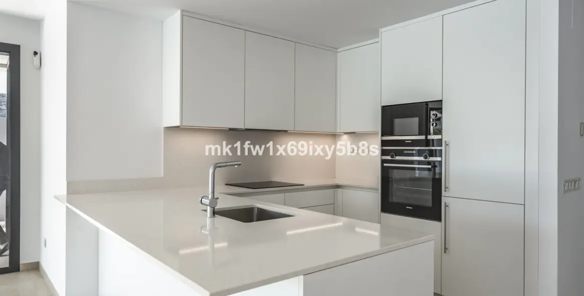 Alquiler a largo plazo de apartamento en planta media en Estepona 8
