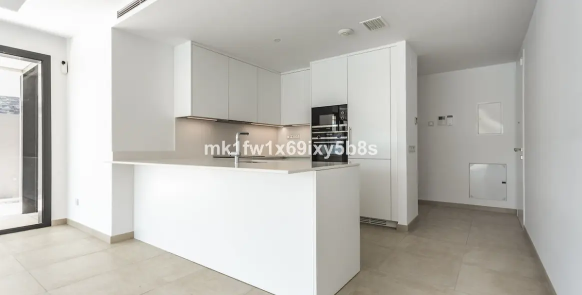 Alquiler a largo plazo de apartamento en planta media en Estepona 9