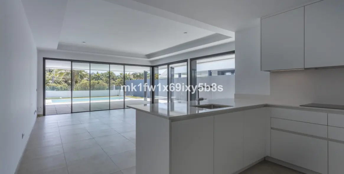 Alquiler a largo plazo de apartamento en planta media en Estepona 10