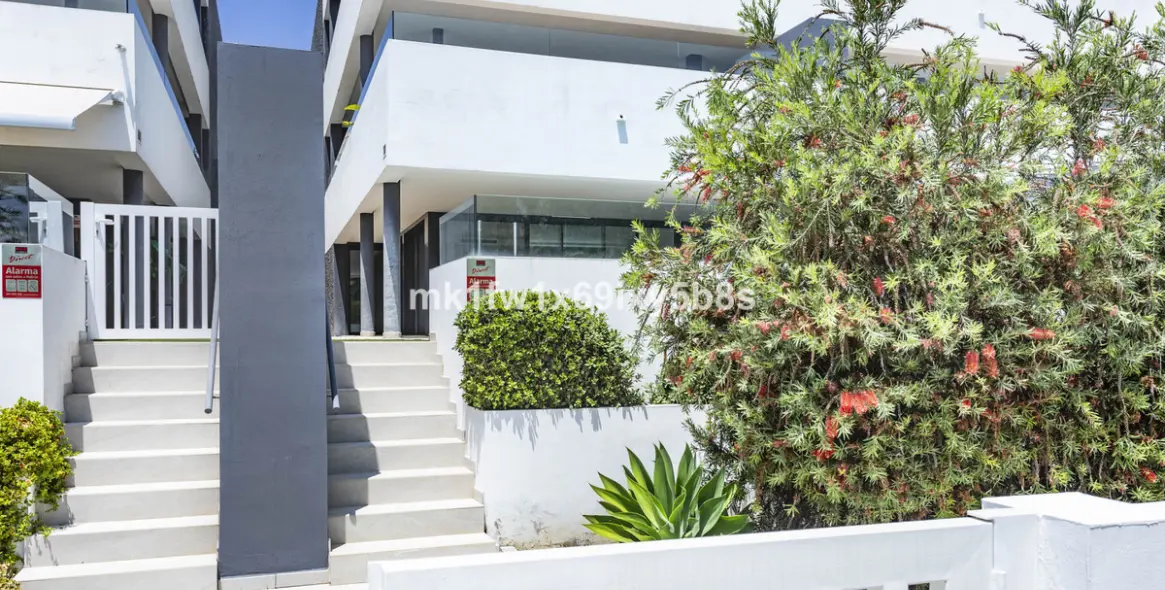 Alquiler a largo plazo de apartamento en planta media en Estepona 17
