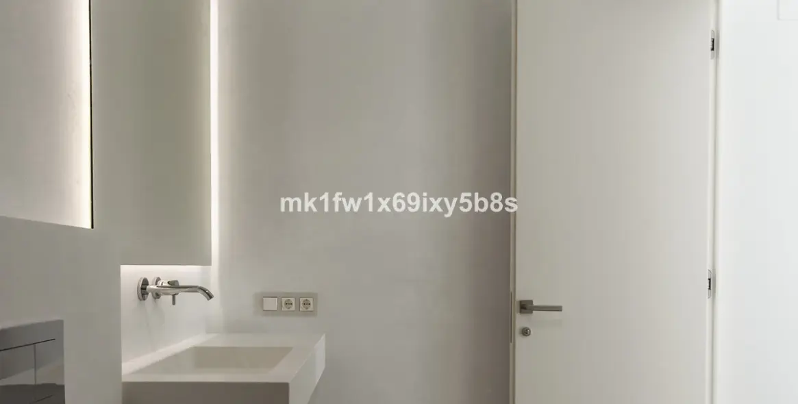 Alquiler a largo plazo de apartamento en planta media en Estepona 28