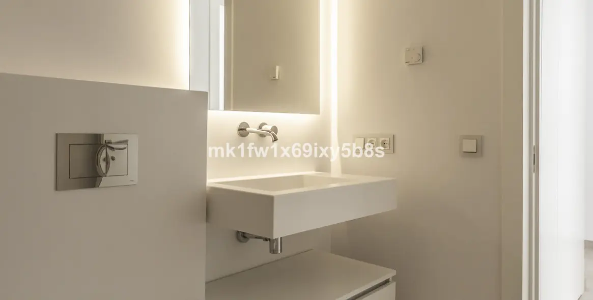 Alquiler a largo plazo de apartamento en planta media en Estepona 30