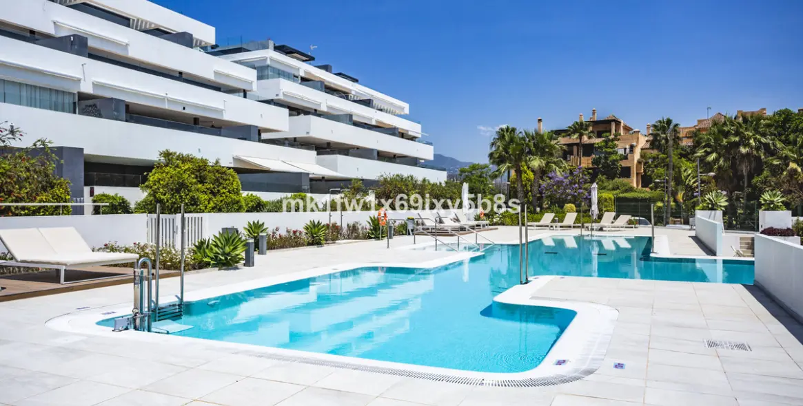 Alquiler a largo plazo de apartamento en planta media en Estepona 31