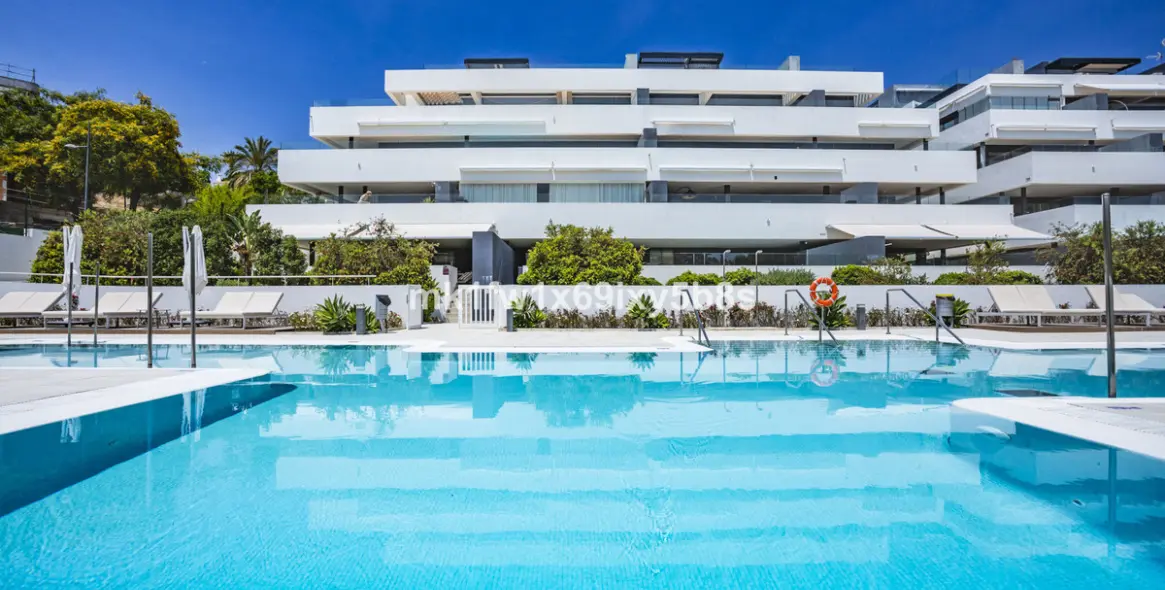 Alquiler a largo plazo de apartamento en planta media en Estepona 34