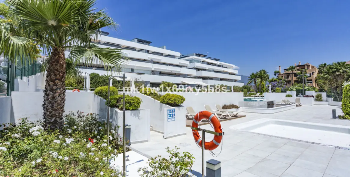 Alquiler a largo plazo de apartamento en planta media en Estepona 36