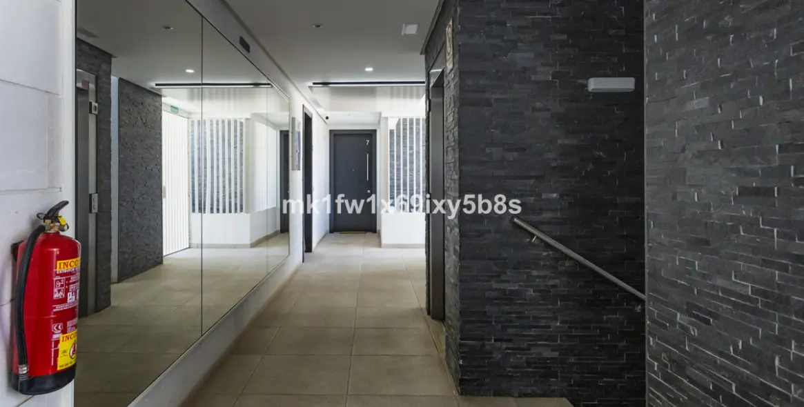 Alquiler a largo plazo de apartamento en planta media en Estepona 38