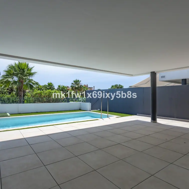 Alquiler a largo plazo de apartamento en planta media en Estepona