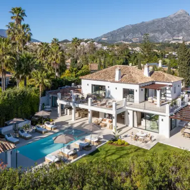 Venta de villa independiente en Nueva Andalucía