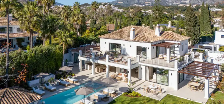 Venta de villa independiente en Nueva Andalucía 0