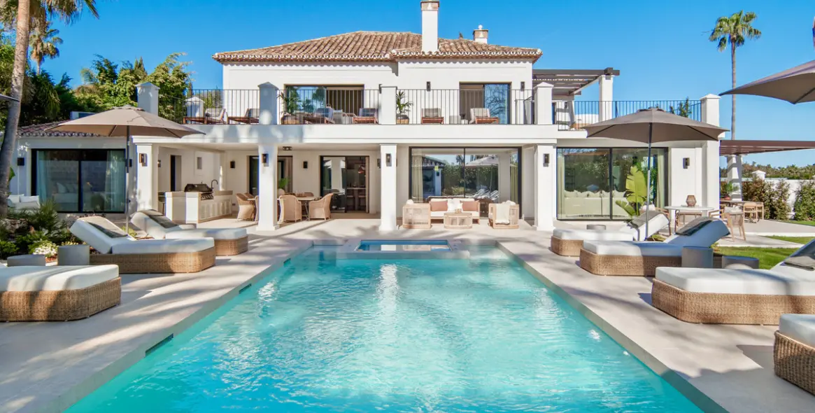 Venta de villa independiente en Nueva Andalucía 3