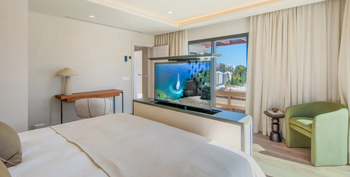 Venta de villa independiente en Nueva Andalucía 15
