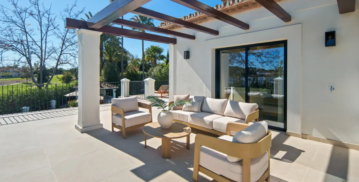 Venta de villa independiente en Nueva Andalucía 17