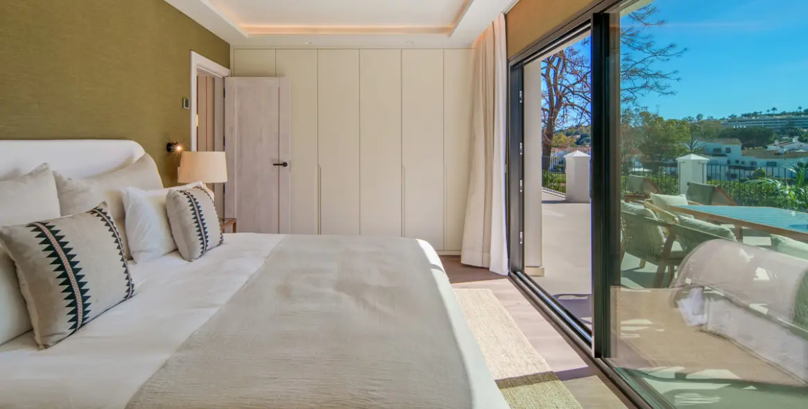 Venta de villa independiente en Nueva Andalucía 18