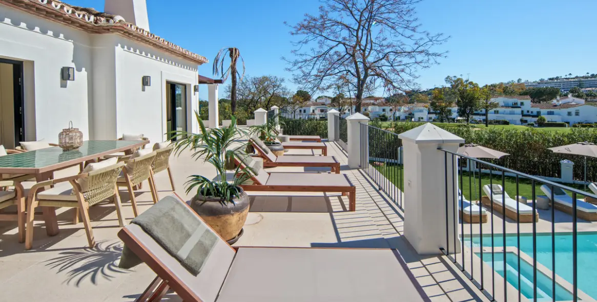 Venta de villa independiente en Nueva Andalucía 19