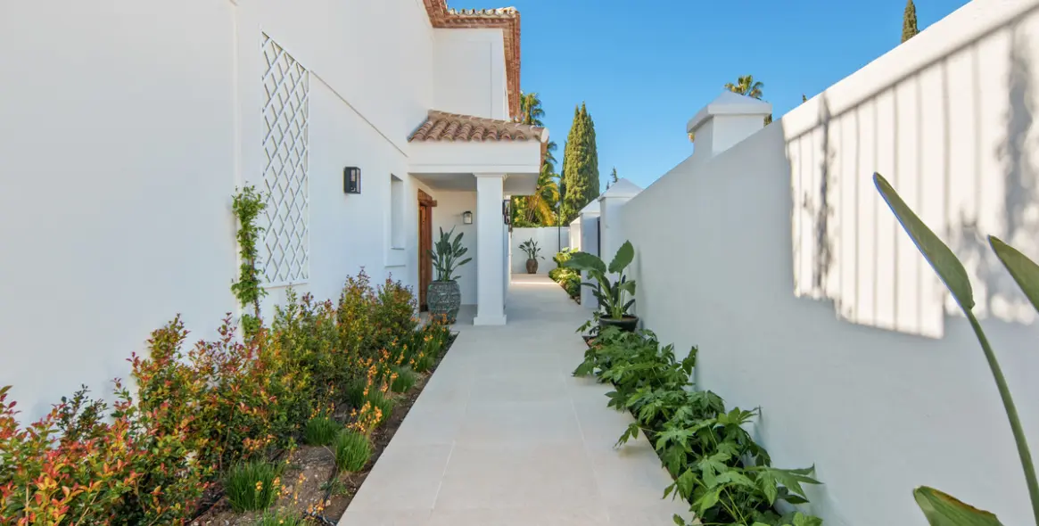 Venta de villa independiente en Nueva Andalucía 37