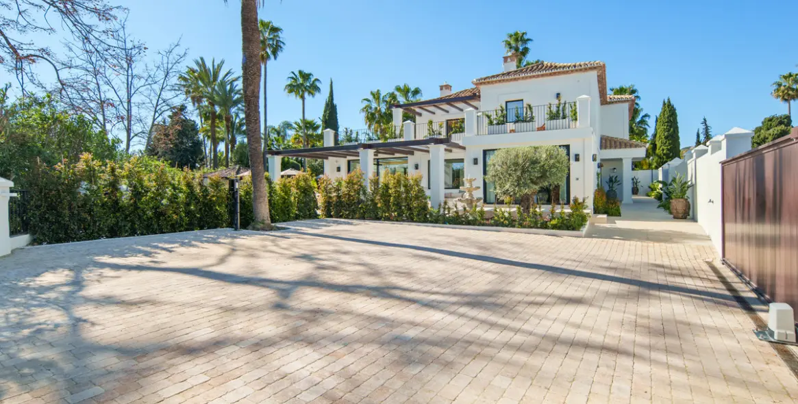 Venta de villa independiente en Nueva Andalucía 39
