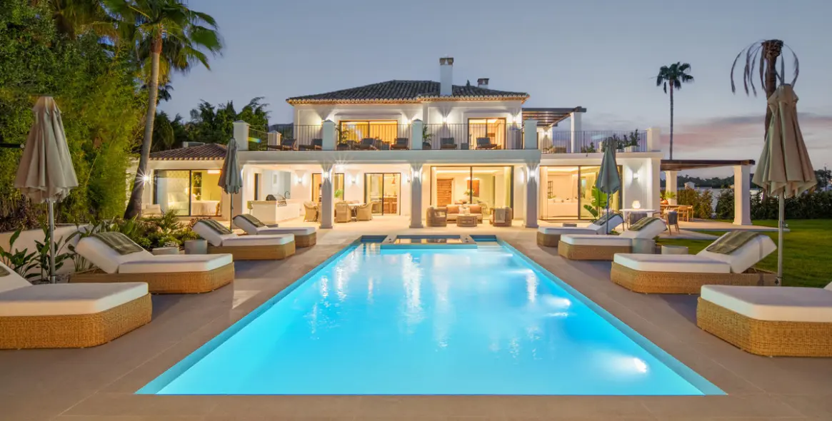 Venta de villa independiente en Nueva Andalucía 47