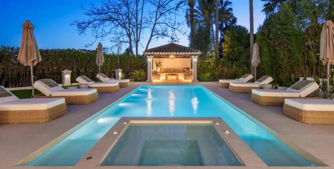Venta de villa independiente en Nueva Andalucía 50