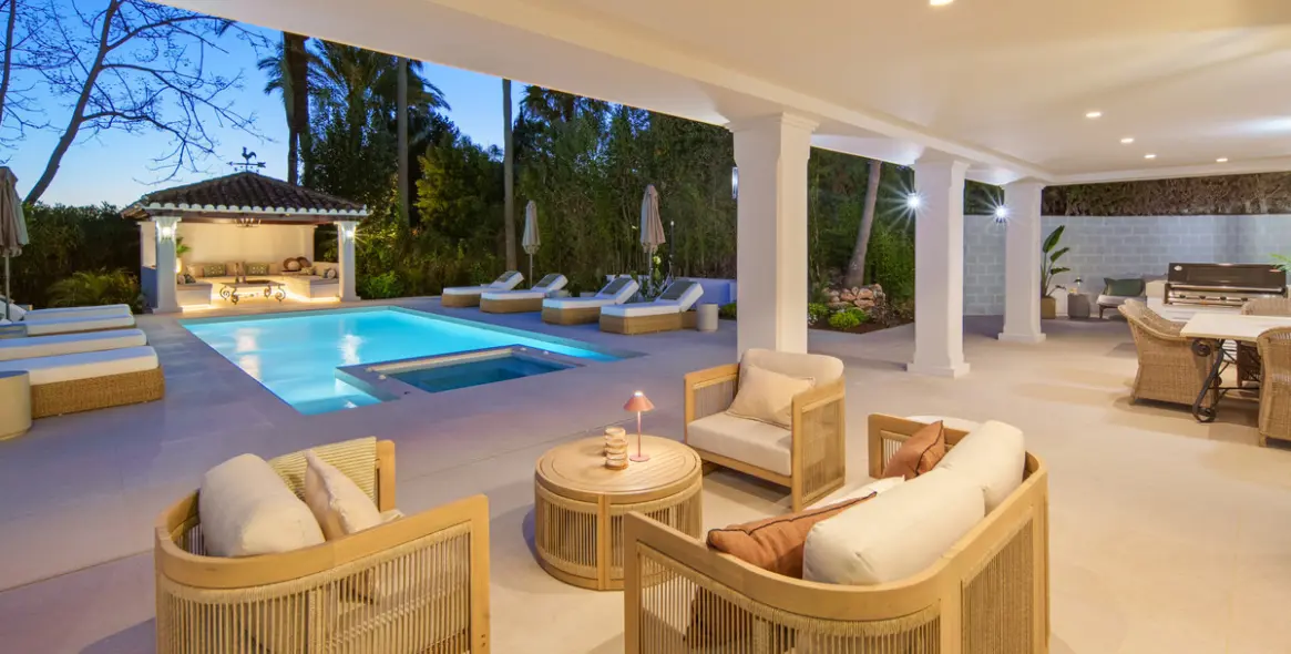 Venta de villa independiente en Nueva Andalucía 53