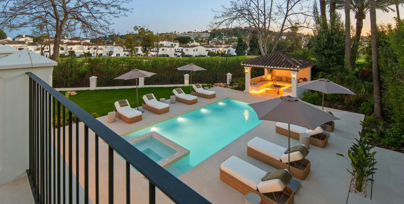 Venta de villa independiente en Nueva Andalucía 47