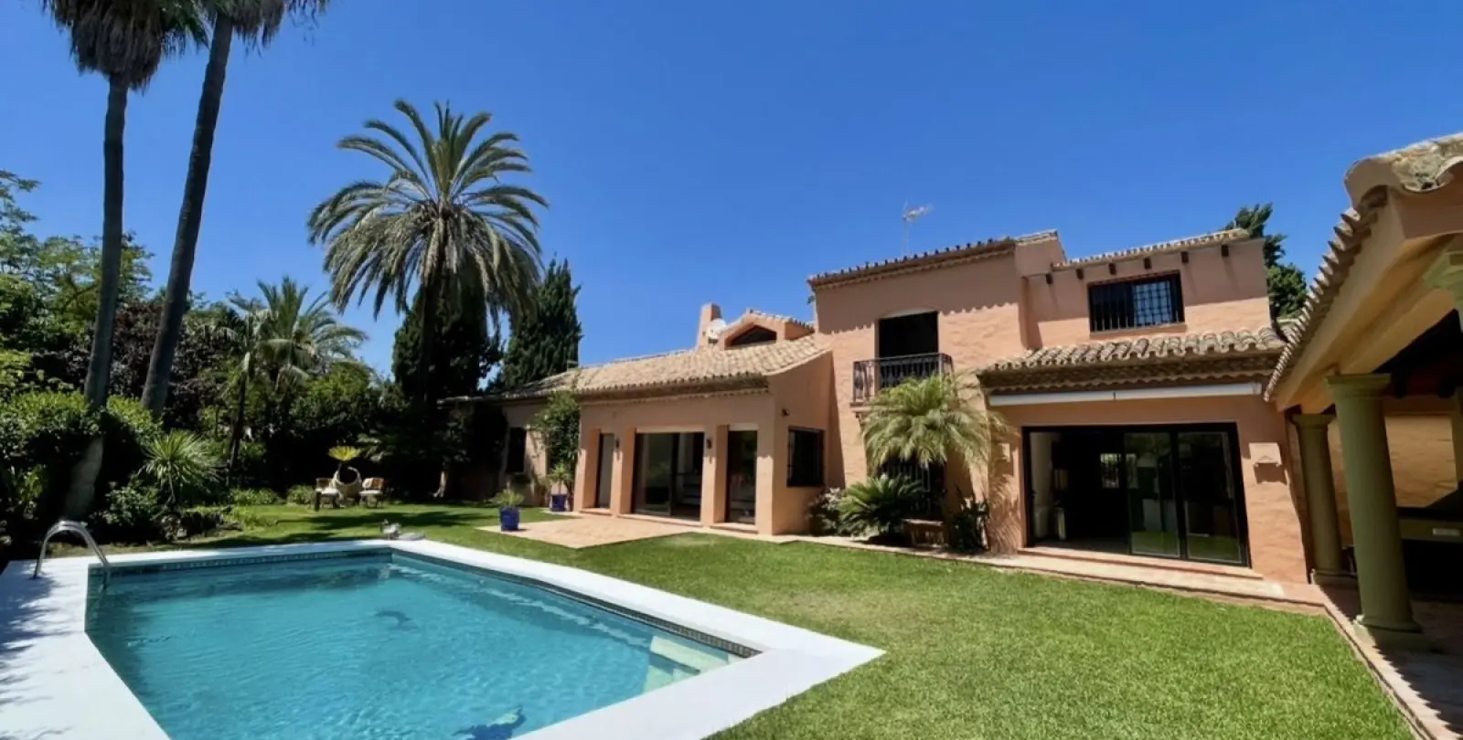 Long-term rent of detached villa in El Paraiso 1