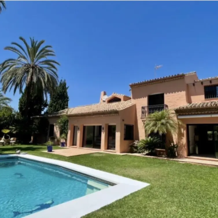 Long-term rent of detached villa in El Paraiso