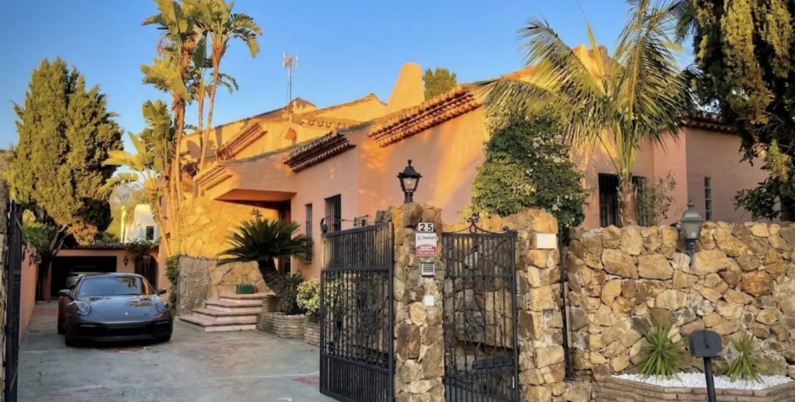 Long-term rent of detached villa in El Paraiso 2