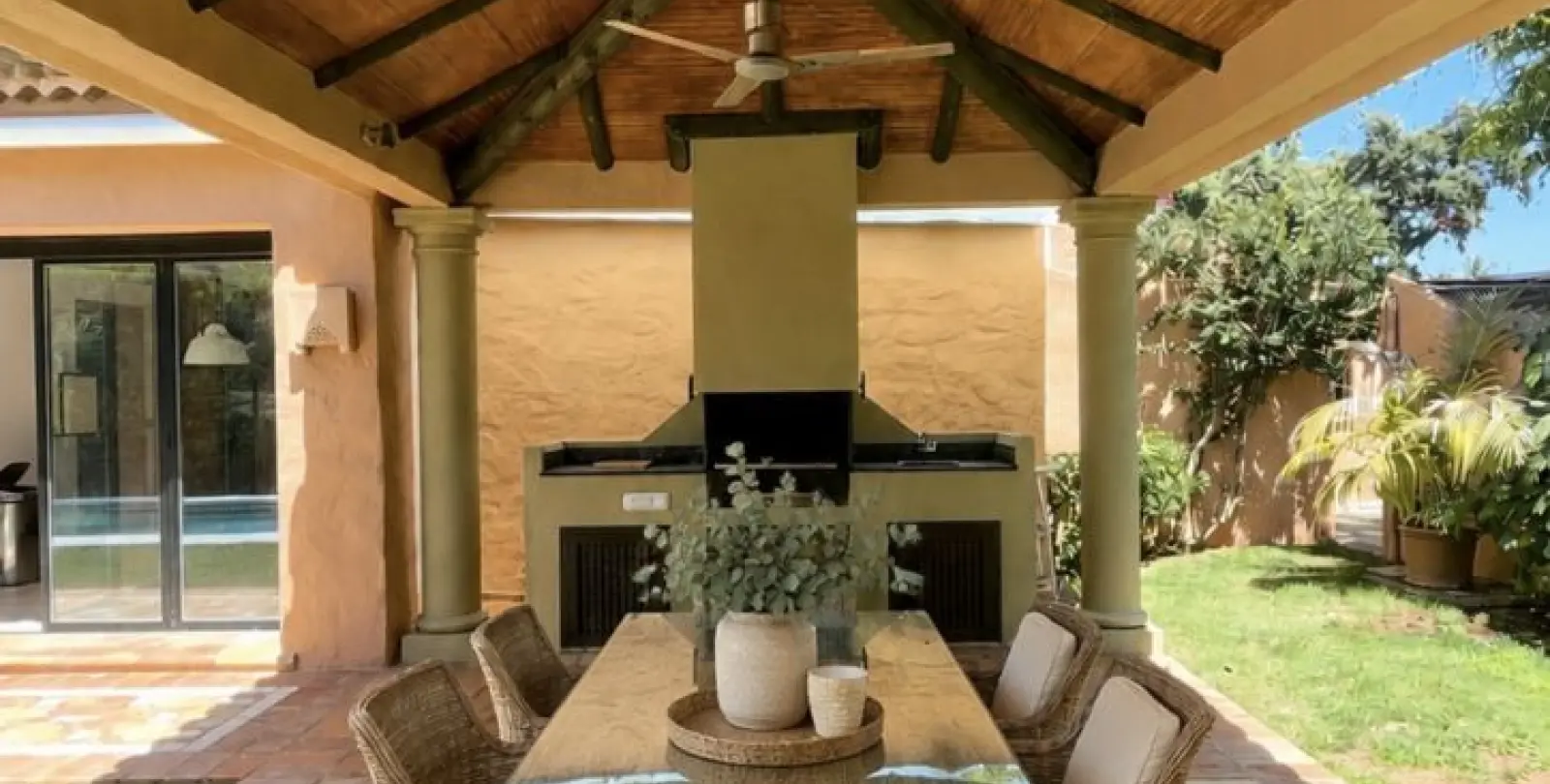 Long-term rent of detached villa in El Paraiso 3