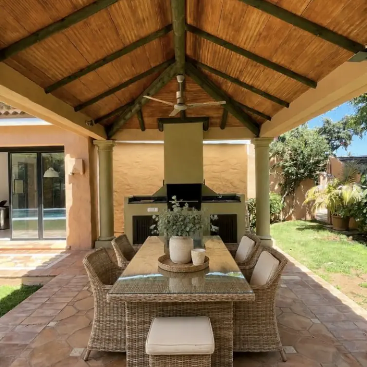 Long-term rent of detached villa in El Paraiso