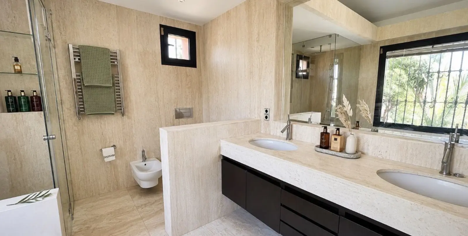 Long-term rent of detached villa in El Paraiso 14