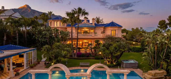 Venta de villa independiente en Nueva Andalucía 0