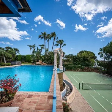 Venta de villa independiente en Nueva Andalucía
