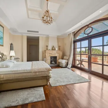 Venta de villa independiente en Nueva Andalucía