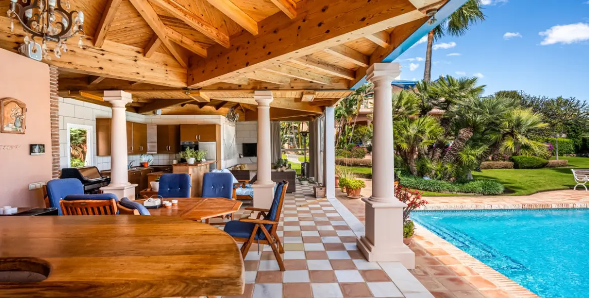 Venta de villa independiente en Nueva Andalucía 5
