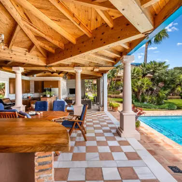 Venta de villa independiente en Nueva Andalucía
