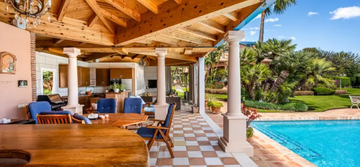 Venta de villa independiente en Nueva Andalucía 4