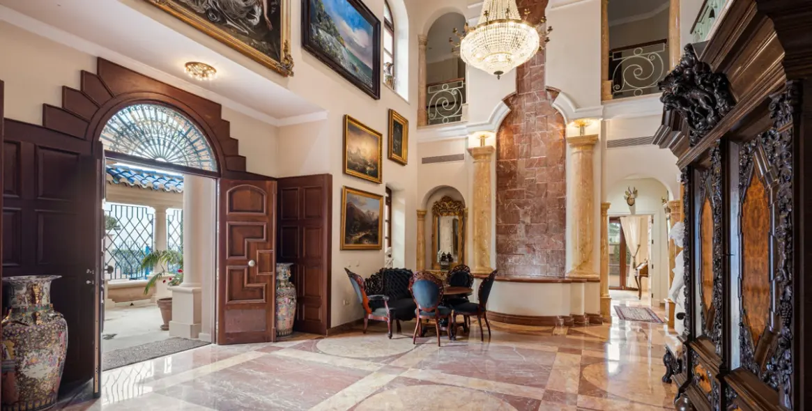 Venta de villa independiente en Nueva Andalucía 8