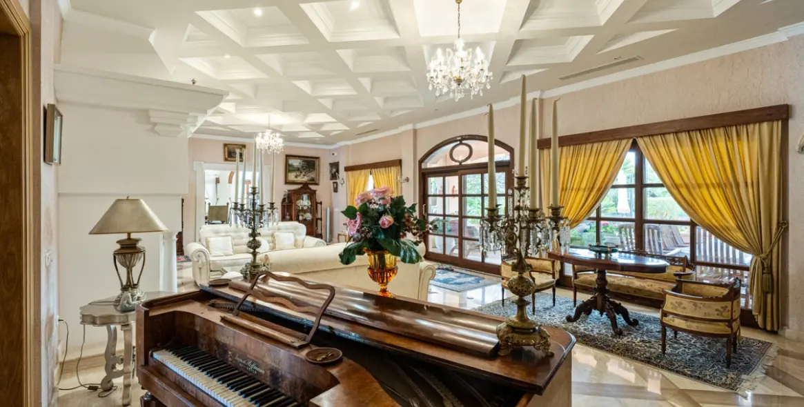 Venta de villa independiente en Nueva Andalucía 13
