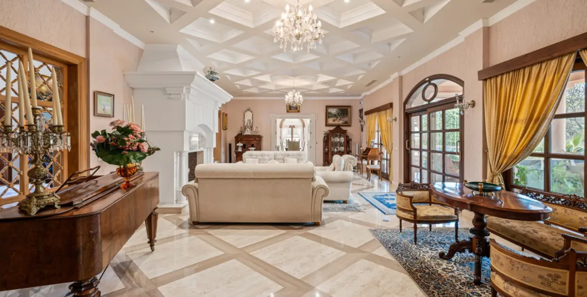 Venta de villa independiente en Nueva Andalucía 14