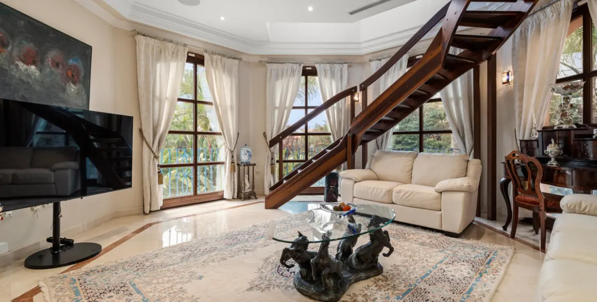 Venta de villa independiente en Nueva Andalucía 23