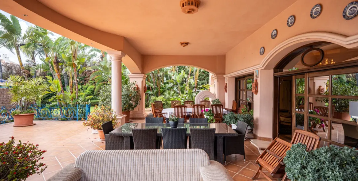 Venta de villa independiente en Nueva Andalucía 41