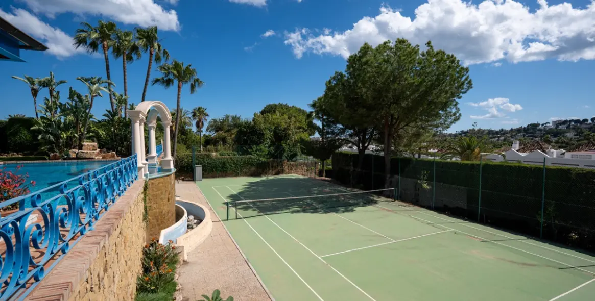 Venta de villa independiente en Nueva Andalucía 46