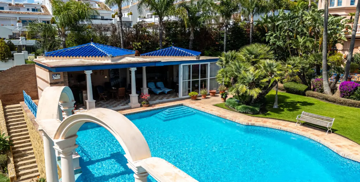 Venta de villa independiente en Nueva Andalucía 49