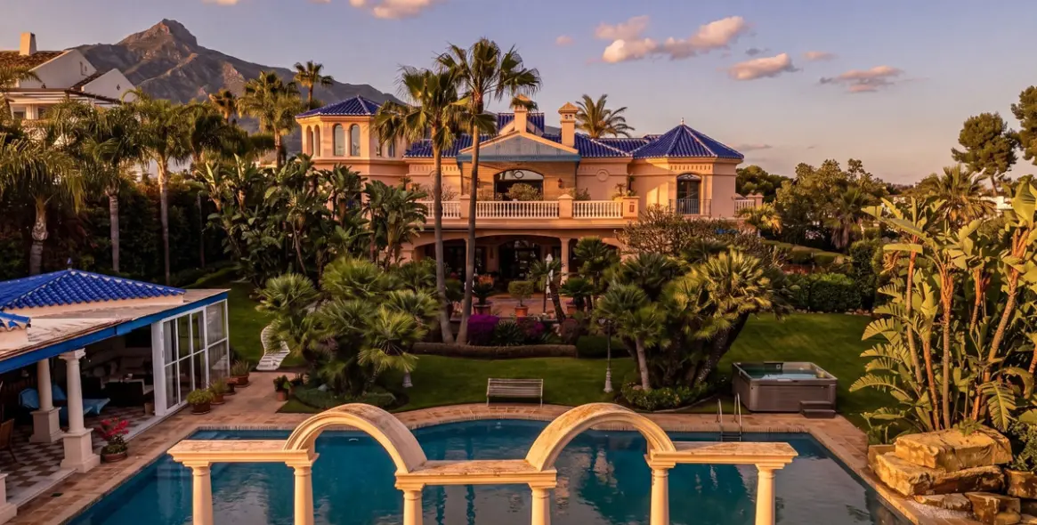 Venta de villa independiente en Nueva Andalucía 72