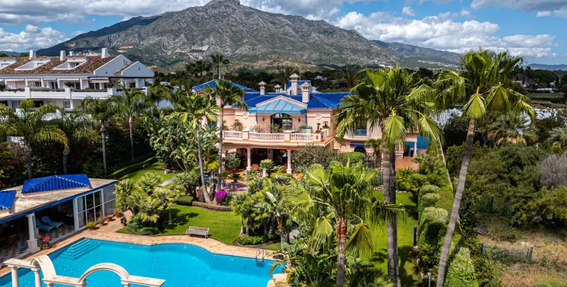 Venta de villa independiente en Nueva Andalucía 79