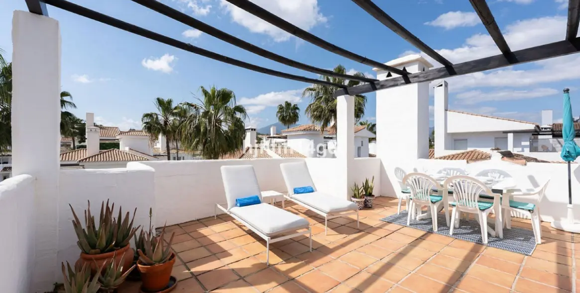 Venta de ático dúplex en Nueva Andalucía 1